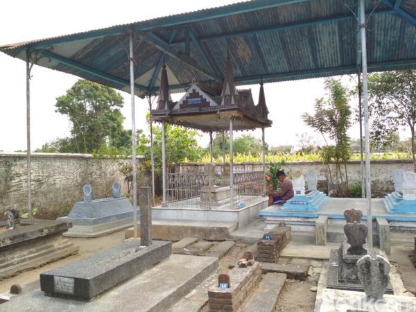 Bolehkah Mendirikan Bangunan di Atas Makam?