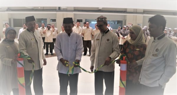 Gunting pita milad ke-11 RS PKU Gamping