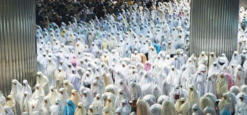 Mana yang Lebih Utama, Shalat Ied di Masjid atau di Lapangan?