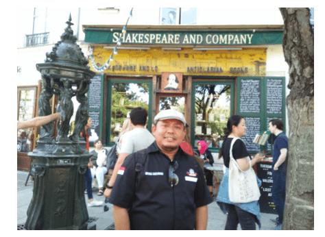 Paris, Dunia Buku, dan Shakespeare