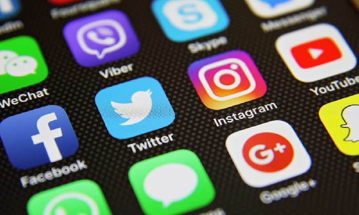 Menggibahi Orang Lain di WhatsApp