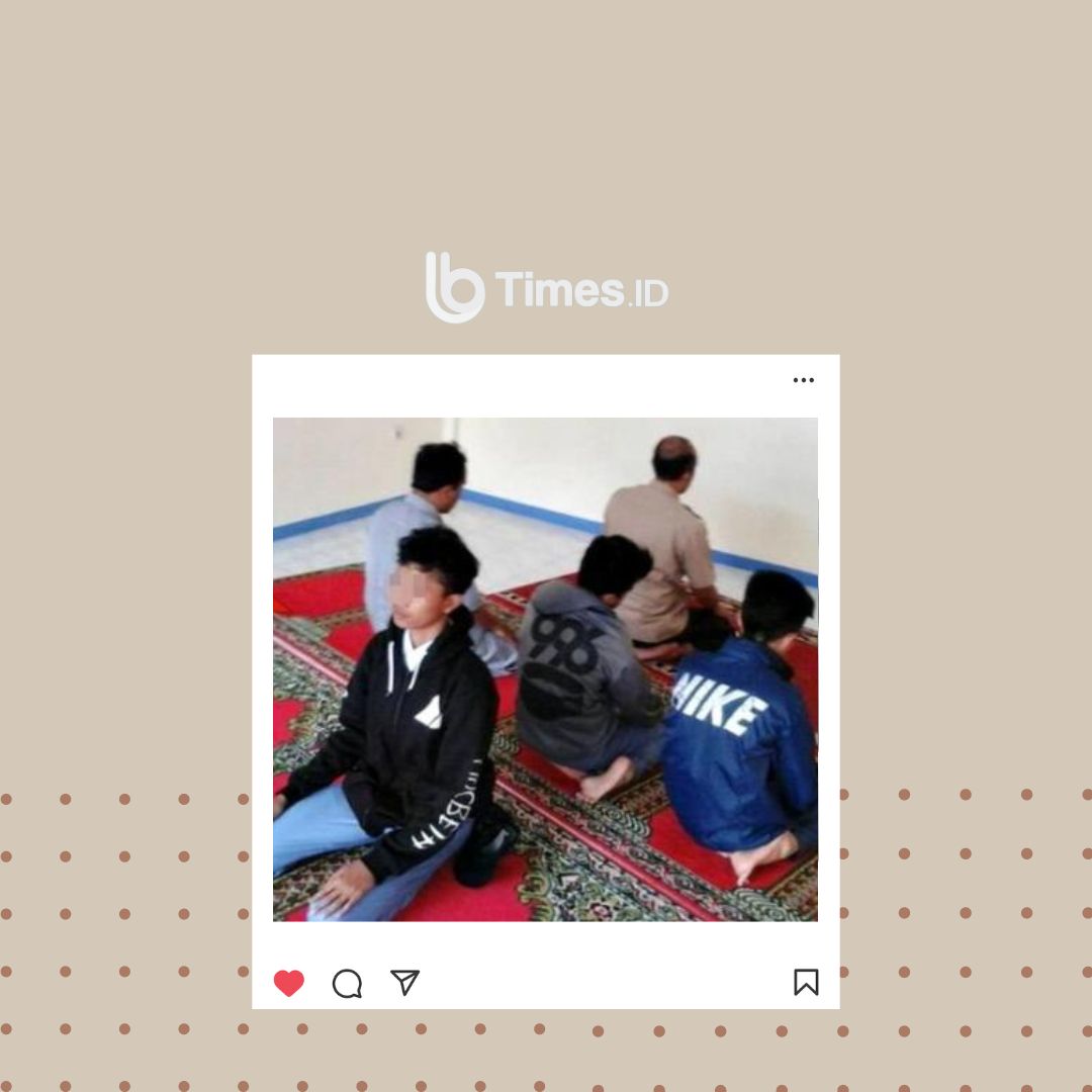 Memakai Baju yang Banyak Tulisannya