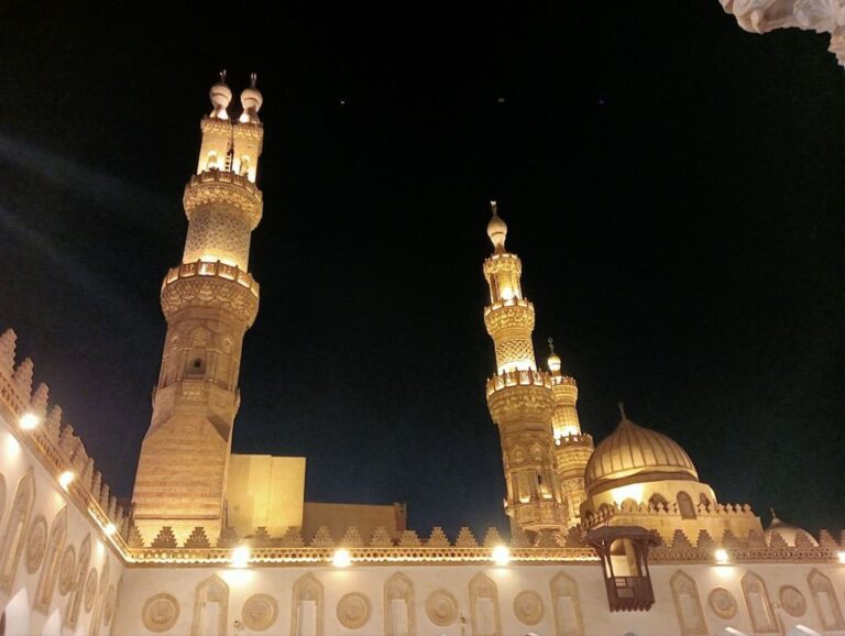 Ramadhan di Al-Azhar: Ada 130 Imam untuk Salat Isya dan Tarawih
