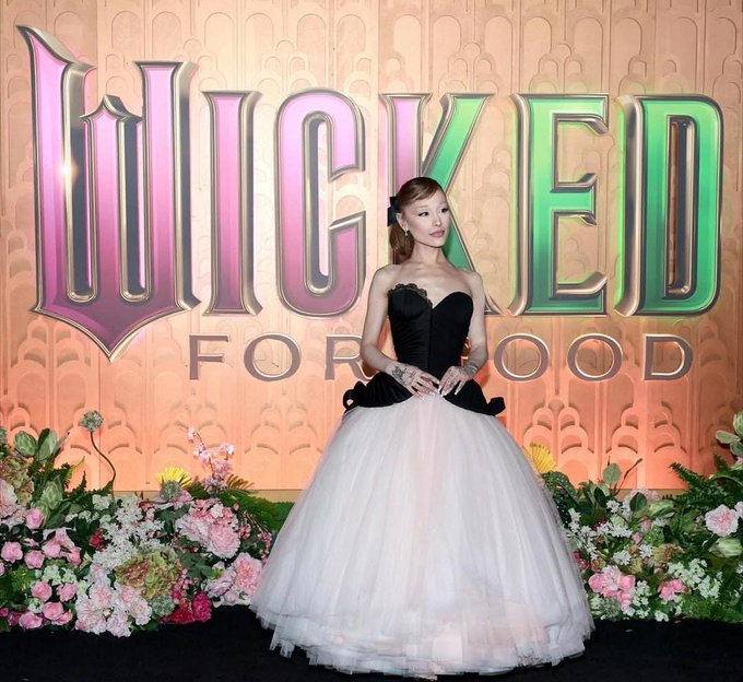 Ariana Grande Positif Covid1-9