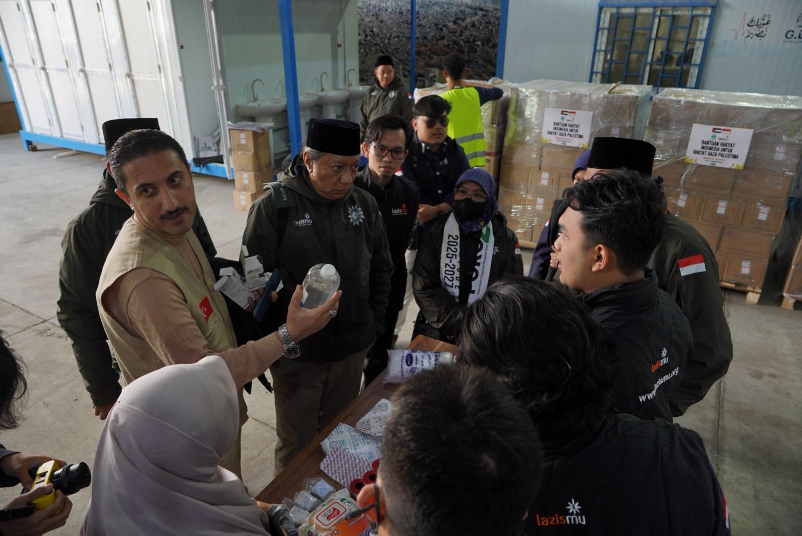 Bantuan Kemanusiaan...