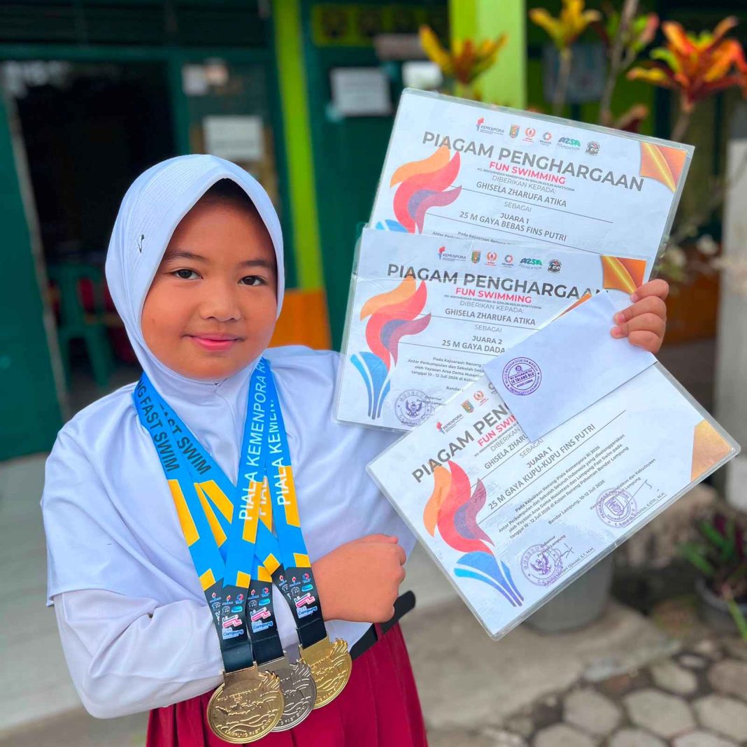 Siswi MIS Muhammadiyah Juara Renang Nasional